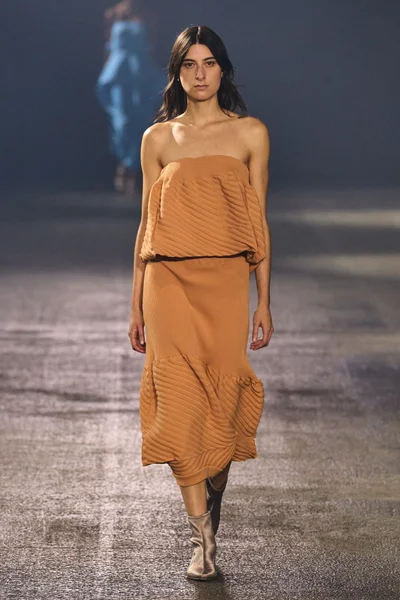 Look 32